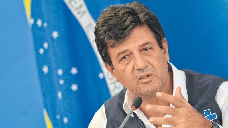 Luiz Henrique Mandetta e Bolsonaro tiveram divergências públicas sobre como lidar com a pandemia do coronavírus