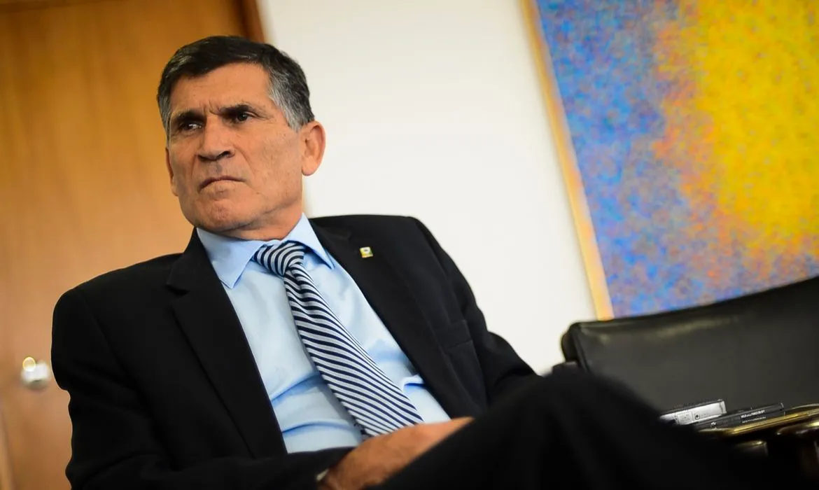 General Santos Cruz perdeu cargo em razão de divergências com as estratégias da equipe de comunicação da gestão Bolsonaro