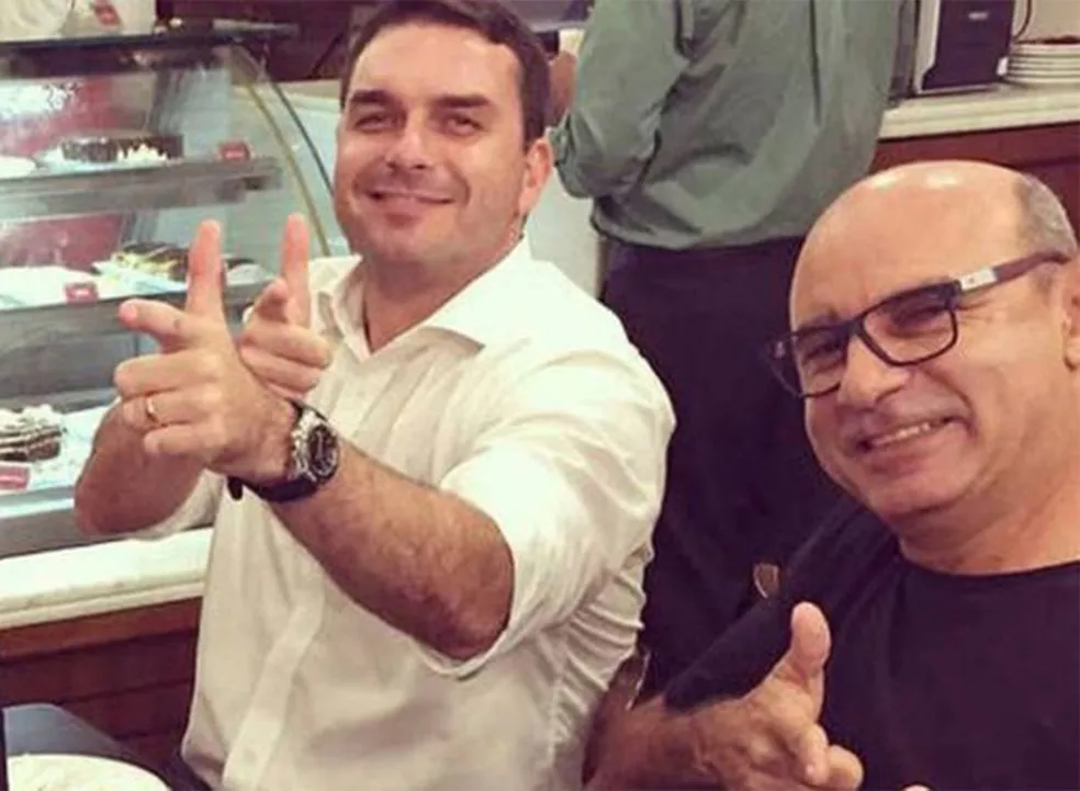 Quando foi preso, Queiroz estava no imóvel do advogado do senador Flávio Bolsonaro