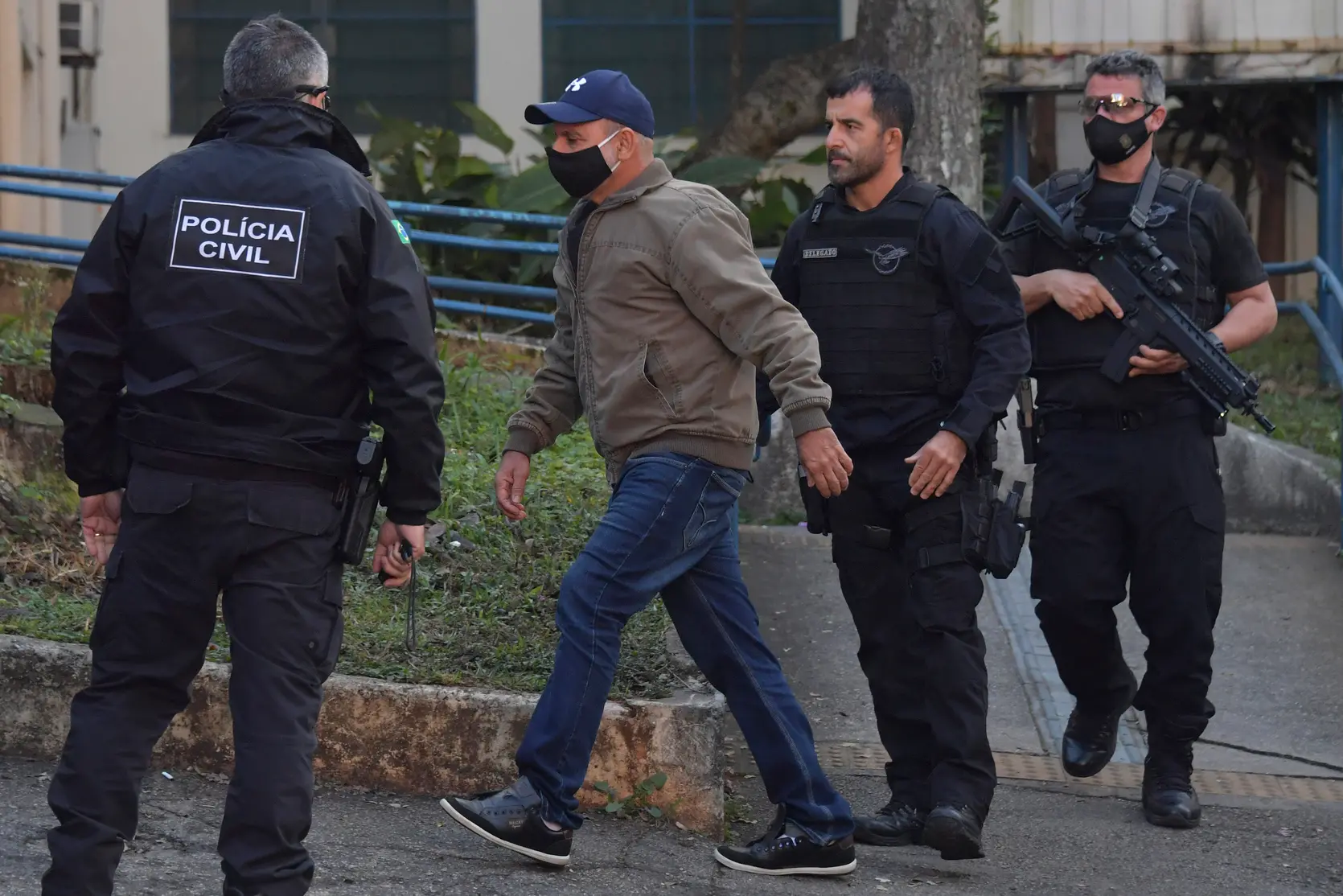 Fabrício Queiroz teve a prisão lavrada em São Paulo, mas foi transferido para o Rio de Janeiro