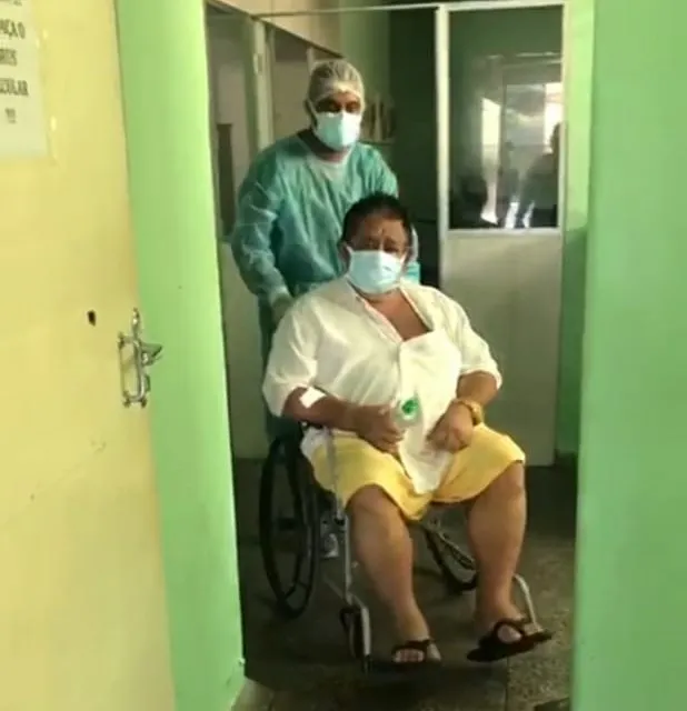 Mesmo não precisando ser entubado, o intérprete passou oito dias internado em um leito de enfermaria, sendo sete respirando com a ajuda de aparelhos.