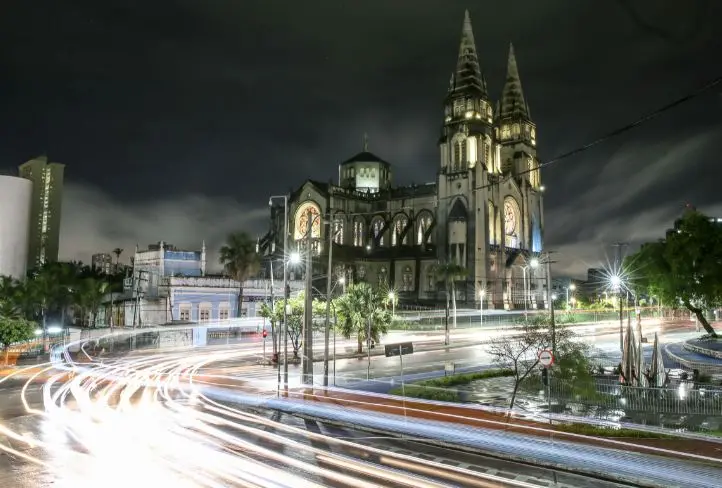 Igrejas continuam fechadas na pandemia