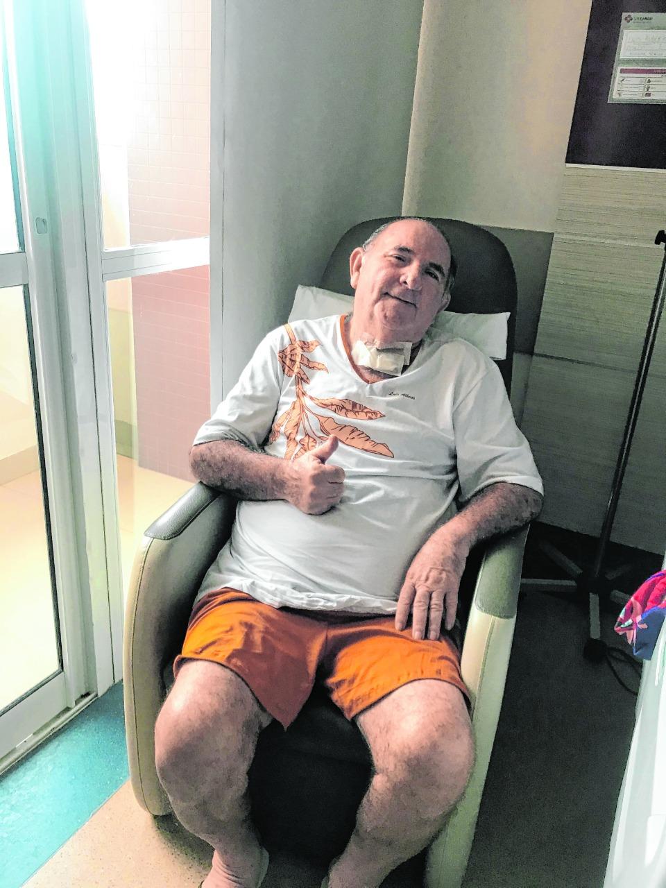 O contador Luís Alberto voltou para casa após 33 dias no hospital