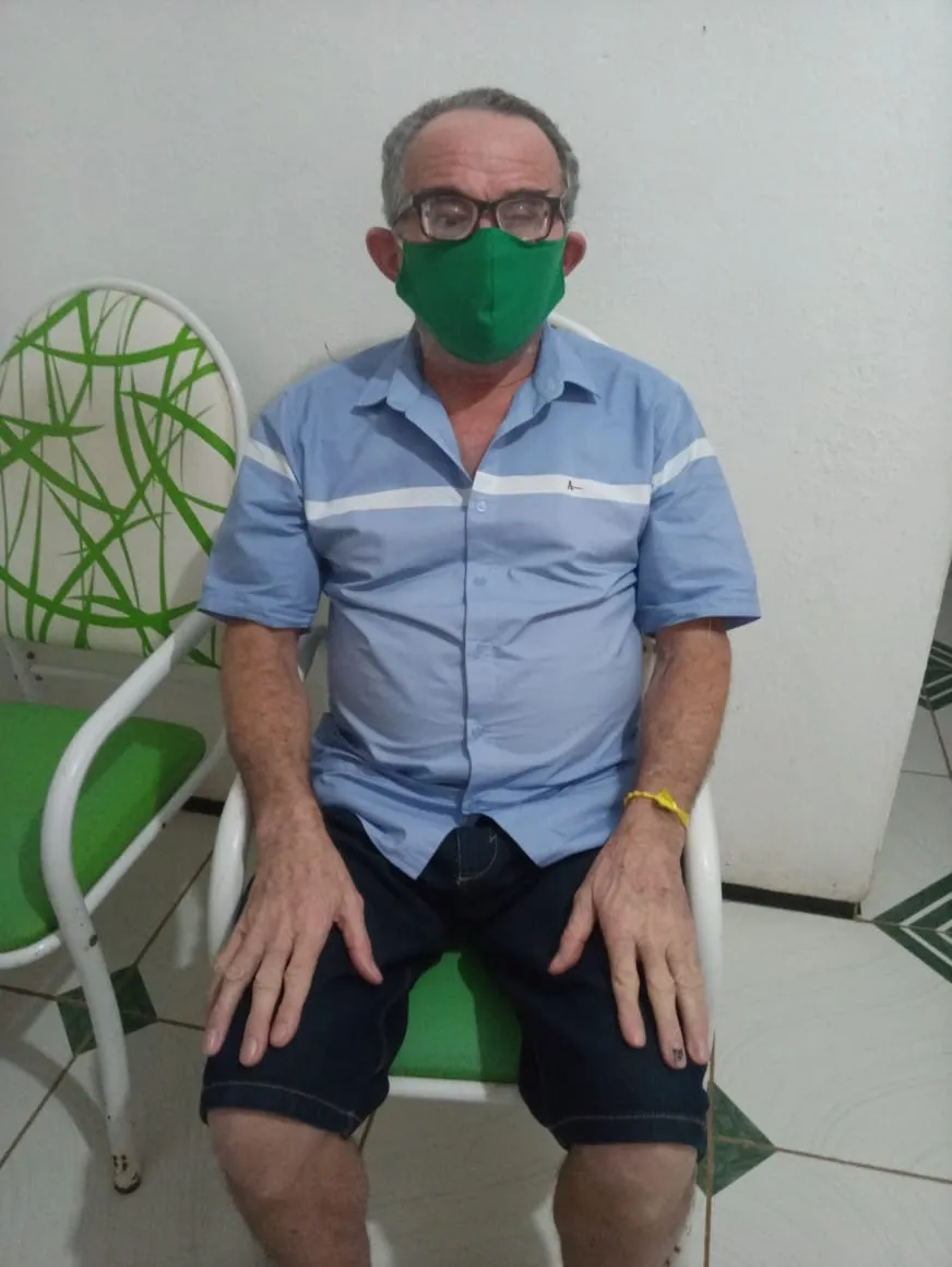 O aposentado Antônio Edvar, 58, recebeu alta na última segunda-feira (22), após contrair o novo coronavírus. Ele estava internado no Hospital Regional Norte, em Sobral, um dos epicentros da doença no Estado.