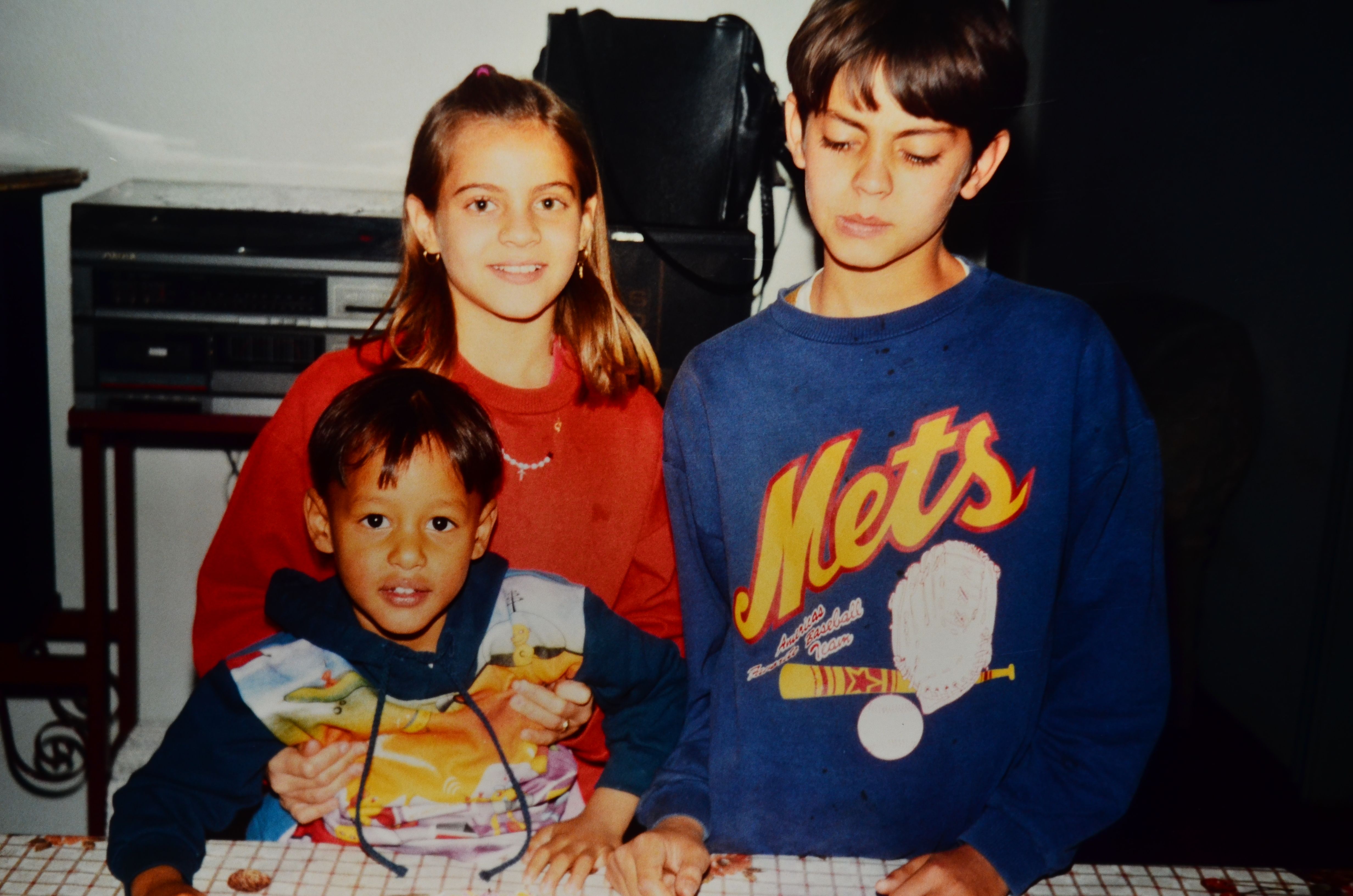 Gabriel com os irmãos Joyce e Joel