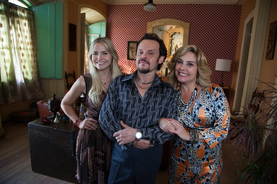 Marylin (Letícia Colin), Olegário (Matheus Nachtergaele) e Socorro (Heloísa Perissé)