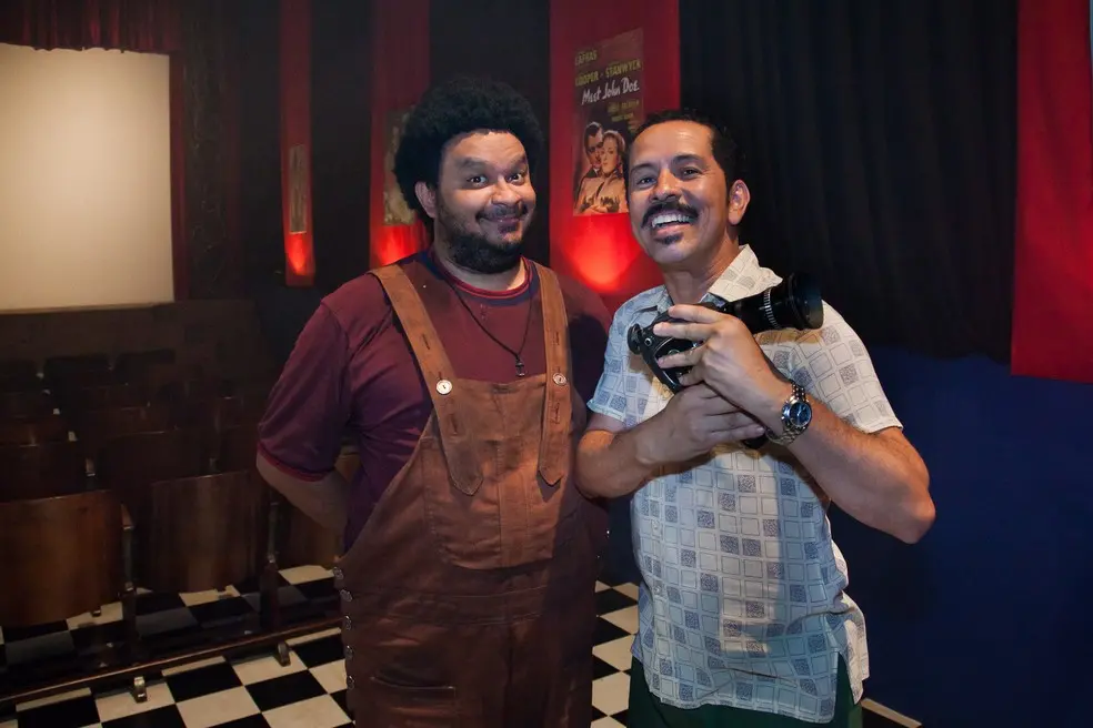 Munízio (Haroldo Guimarães) é o melhor amigo de Francis