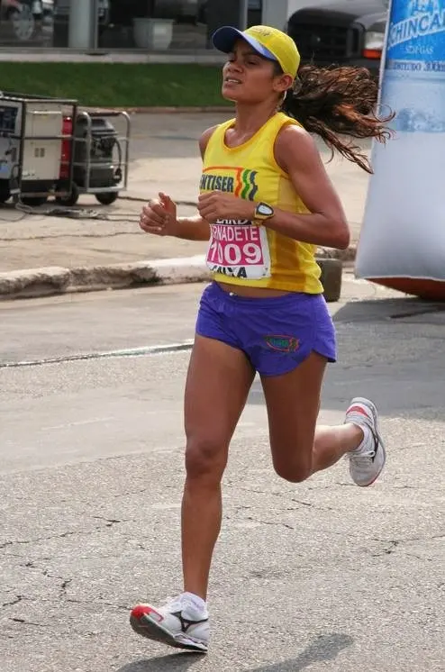 Antônia Bernadete Lins da Silva, 43 anos, foi encontrada morta na manhã deste domingo (28), em Maranguape. A causa da morte não foi informada