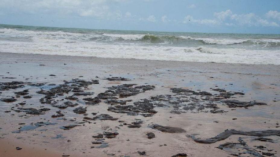 Manchas de óleo no litoral cearense apareceram no final do ano passado