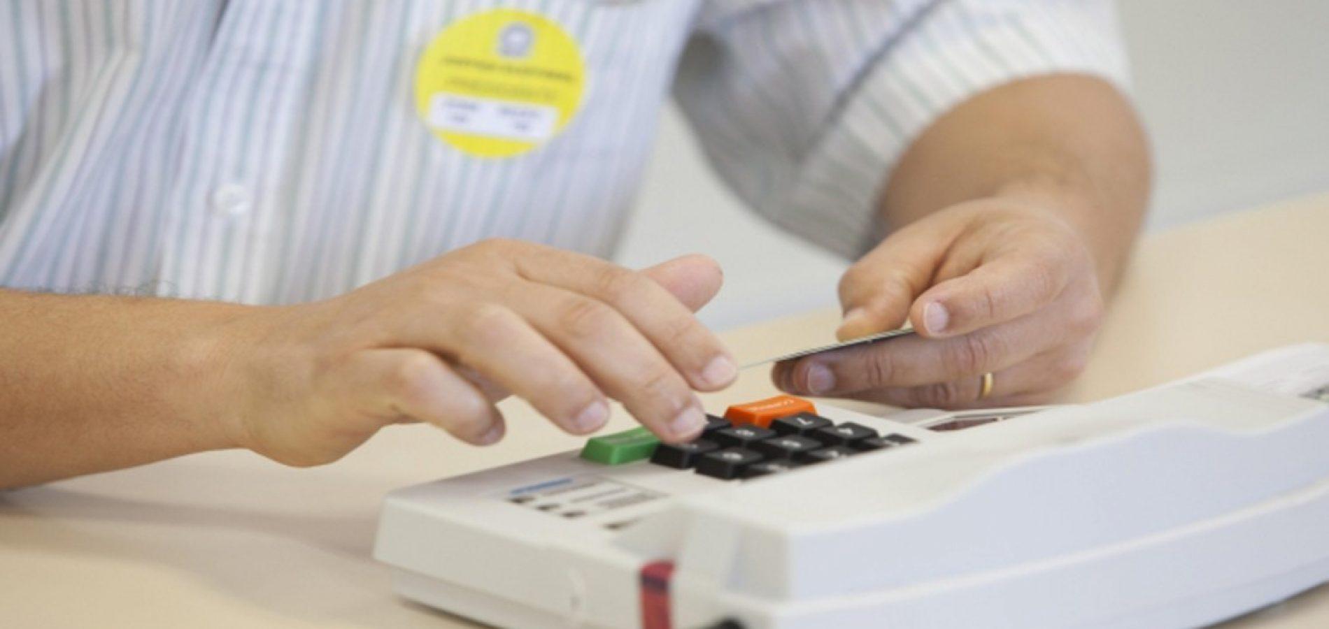 Fotografia de urna eleitoral