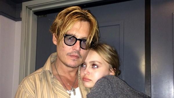 Esta é uma imagem de Johnny Depp e filha