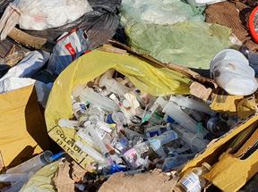 Lixo hospitalar encontrado nos lixões de Trairi e Horizonte