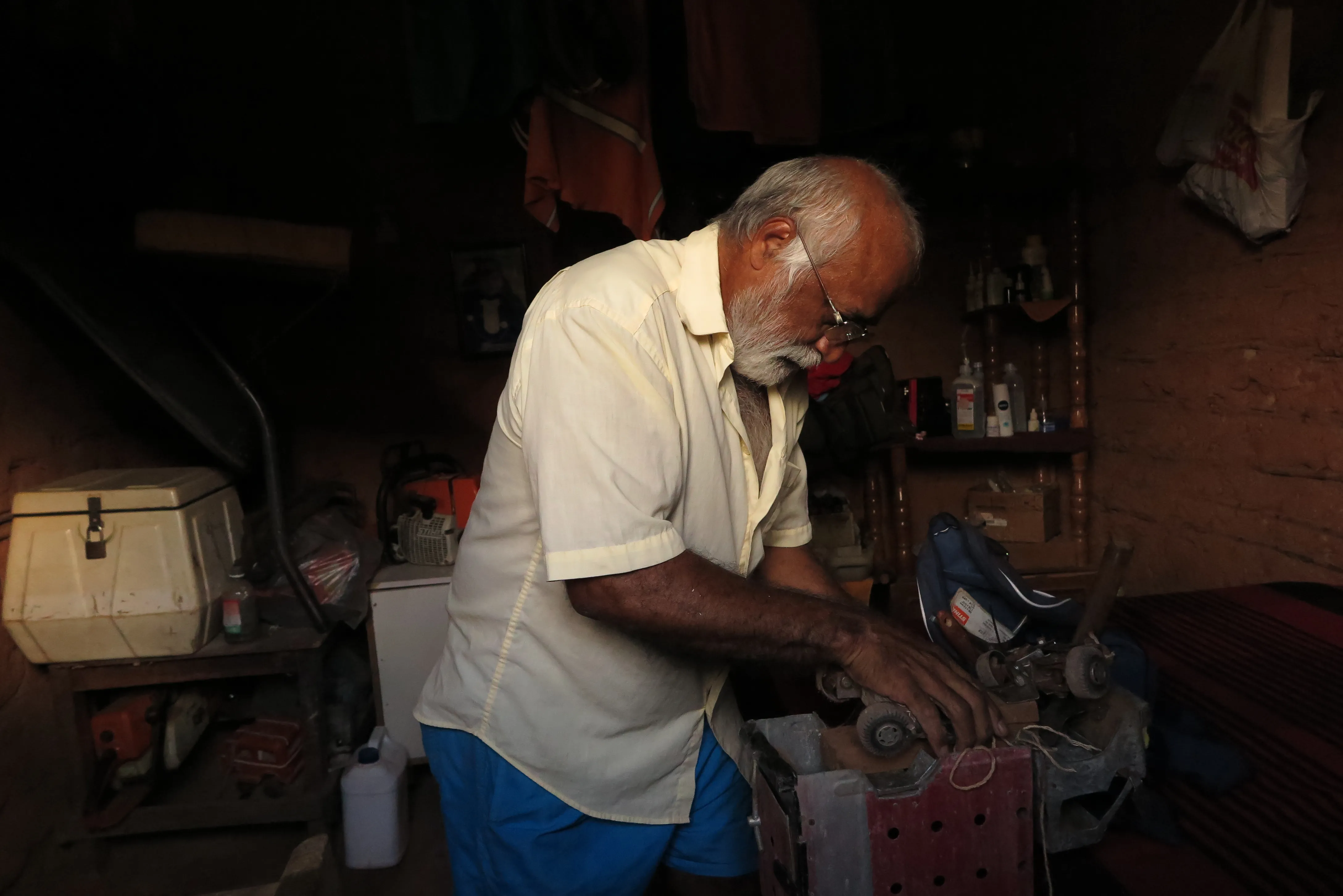 O trabalho é feito em casa, no bairro Batateira, em Crato