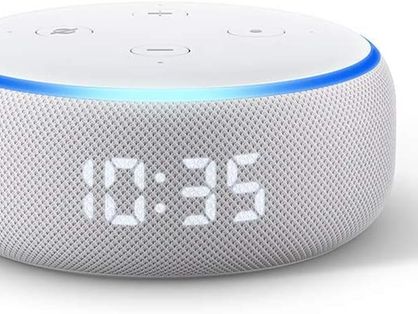 Echo Dot com relógio parece aqueles antigos despertadores, mas com inteligência para controlar toda a sua casa