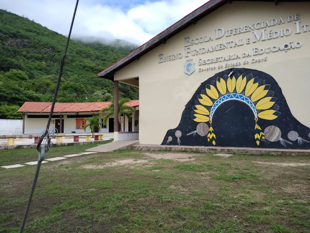 A rede estadual de escolas indígenas conta com 39 unidades, em 16 municípios, atendendo um total de 7.602 alunos da Educação Infantil ao Ensino Médio Regular, além da modalidade de Educação de Jovens e Adultos (EJA).