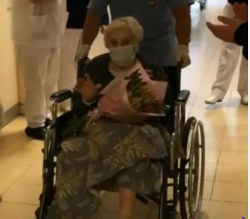 Força Aérea da Argentina exibe vídeo da saída de mulher de 101 anos que se recuperou da Covid-19