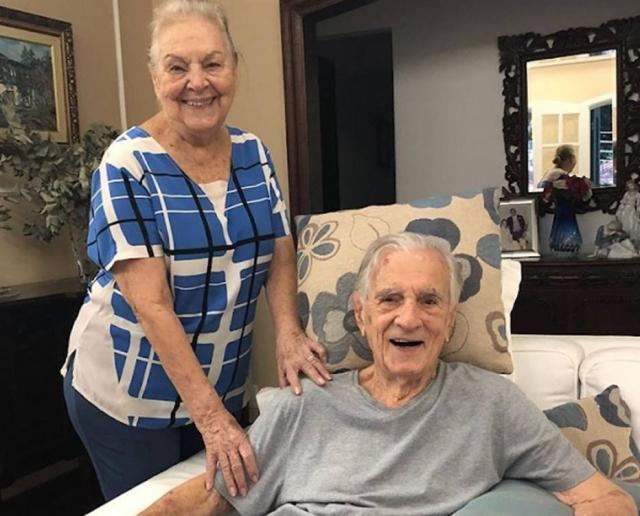 Aos 100 Anos Orlando Drummond O Seu Peru Posta Foto Com A Esposa Na Quarentena Verso Diario Do Nordeste