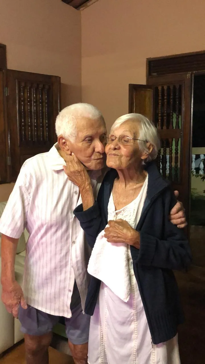 Os dois se casaram na condição de viúvos. Seu João da Mata teve que esperar mais tempo do que desejava, pois o segundo amor da vida decidiu cuidar dos pais, com todo carinho e dedicação.