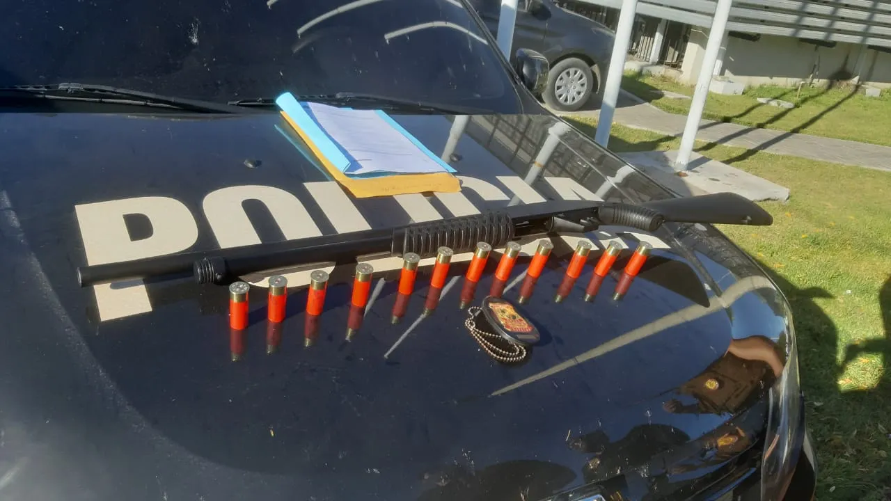 Armas e drogas foram apreendidas pelos policiais nas primeiras horas da Operação Carcará
