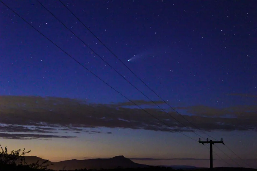 Cometa 'Neowise' no céu de Cariús