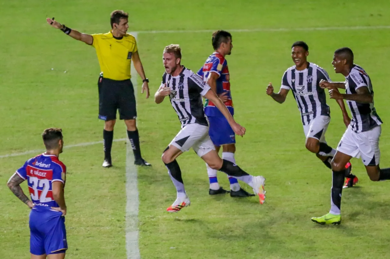 Klaus marcou o gol da vitória na 1ª etapa