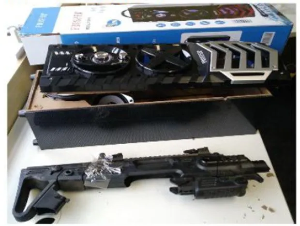 Pistolas de airsoft eram transformadas em armas de fogo e escondidas dentro de objetos como rádios e panelas elétricas