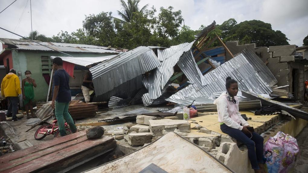 fotografia de casa destruída pelo furacão