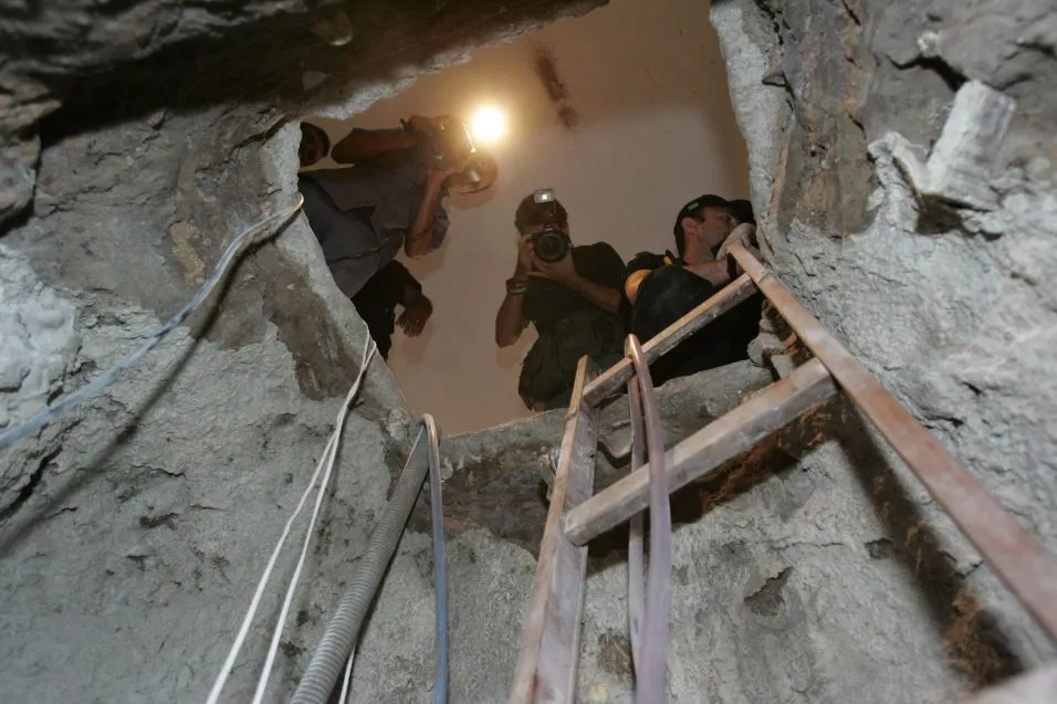 Túnel aberto para o furto ao Baco Central, em 2005