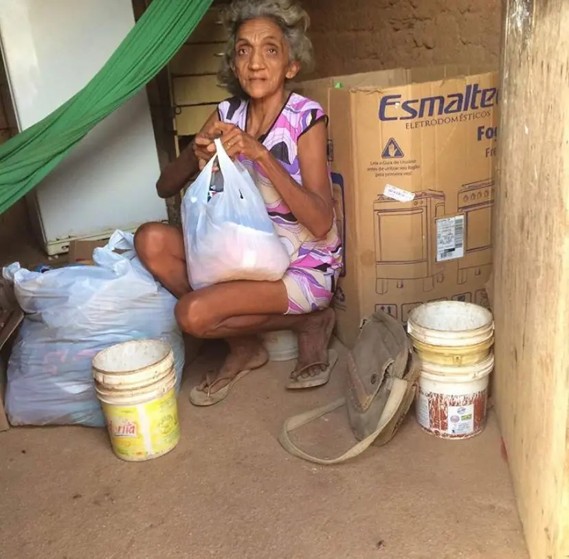 Dona Enedina é acompanhada pelo Grupo Amor desde 2014, quando recebe doações