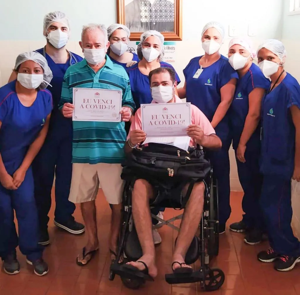 Pai e filho receberam alta hospitalar juntos, no dia 4 de agosto