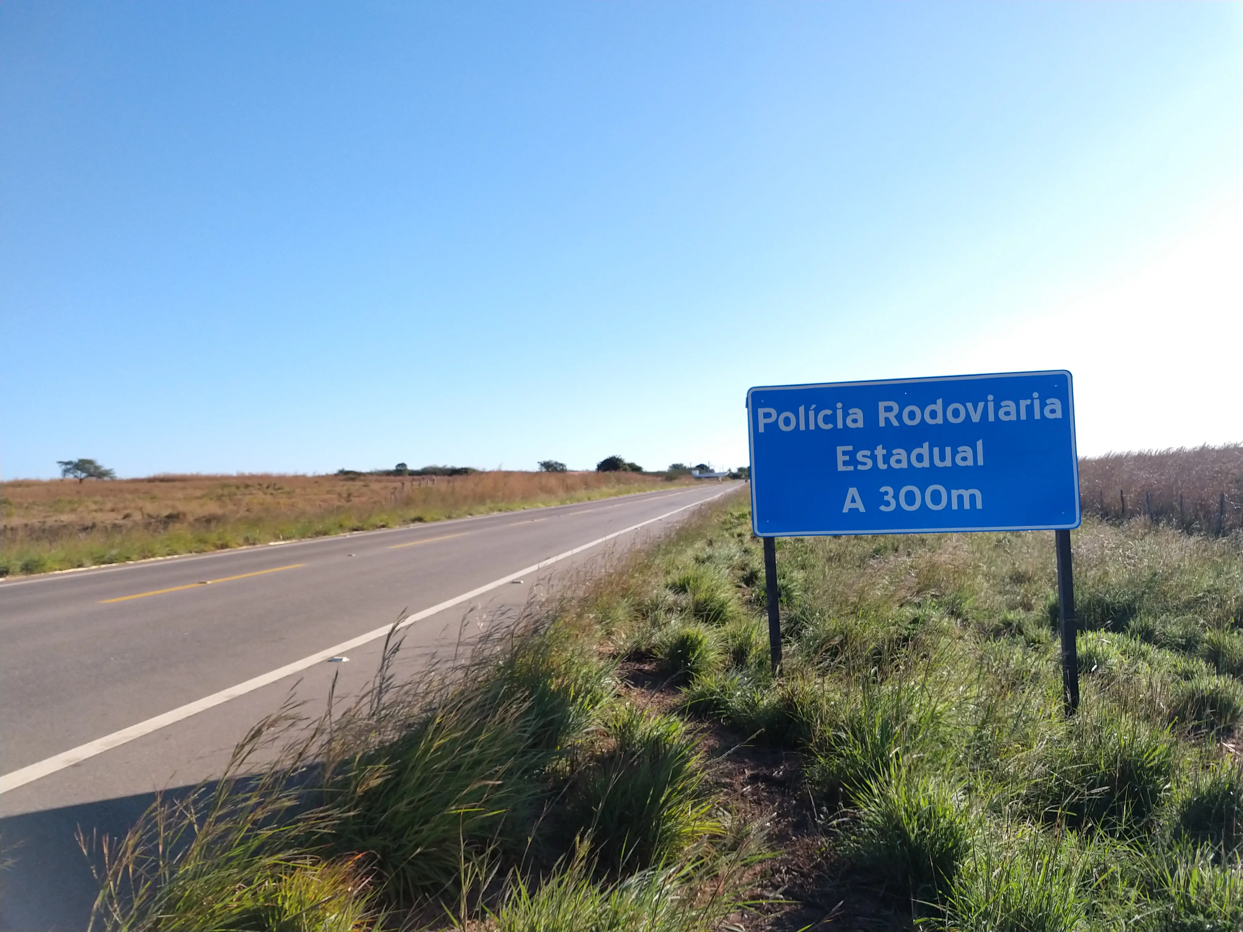 Placa indica posto da PRE, mas só tem o prédio. Agentes, não
