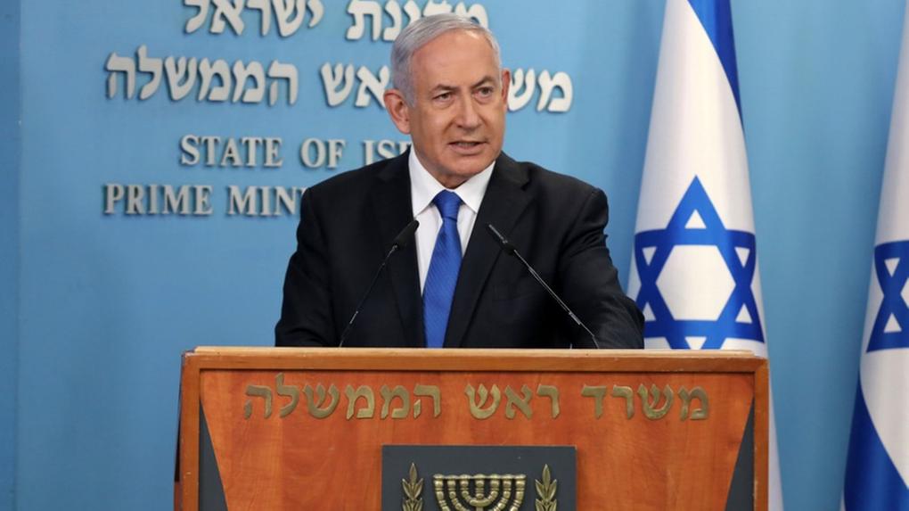 fotografia do primeiro-ministro israelense durante coletiva de imprensa