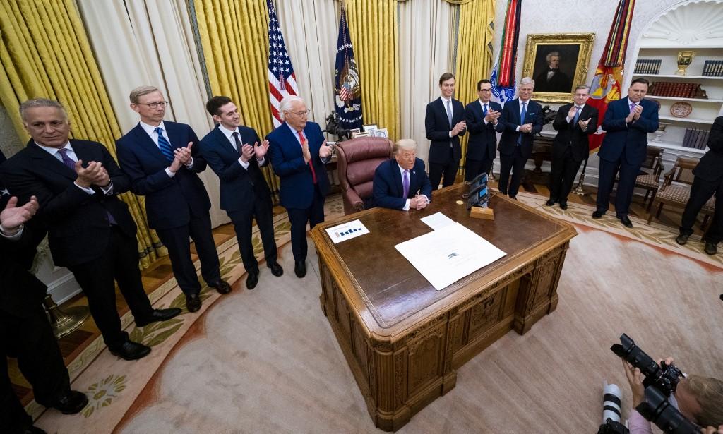 fotografia de Donald Trump na Casa Branca