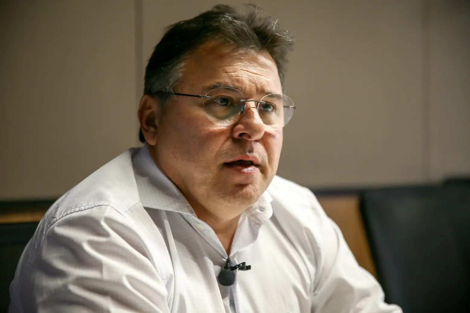 Foto fechada do presidente alvinegro Robinson de Castro