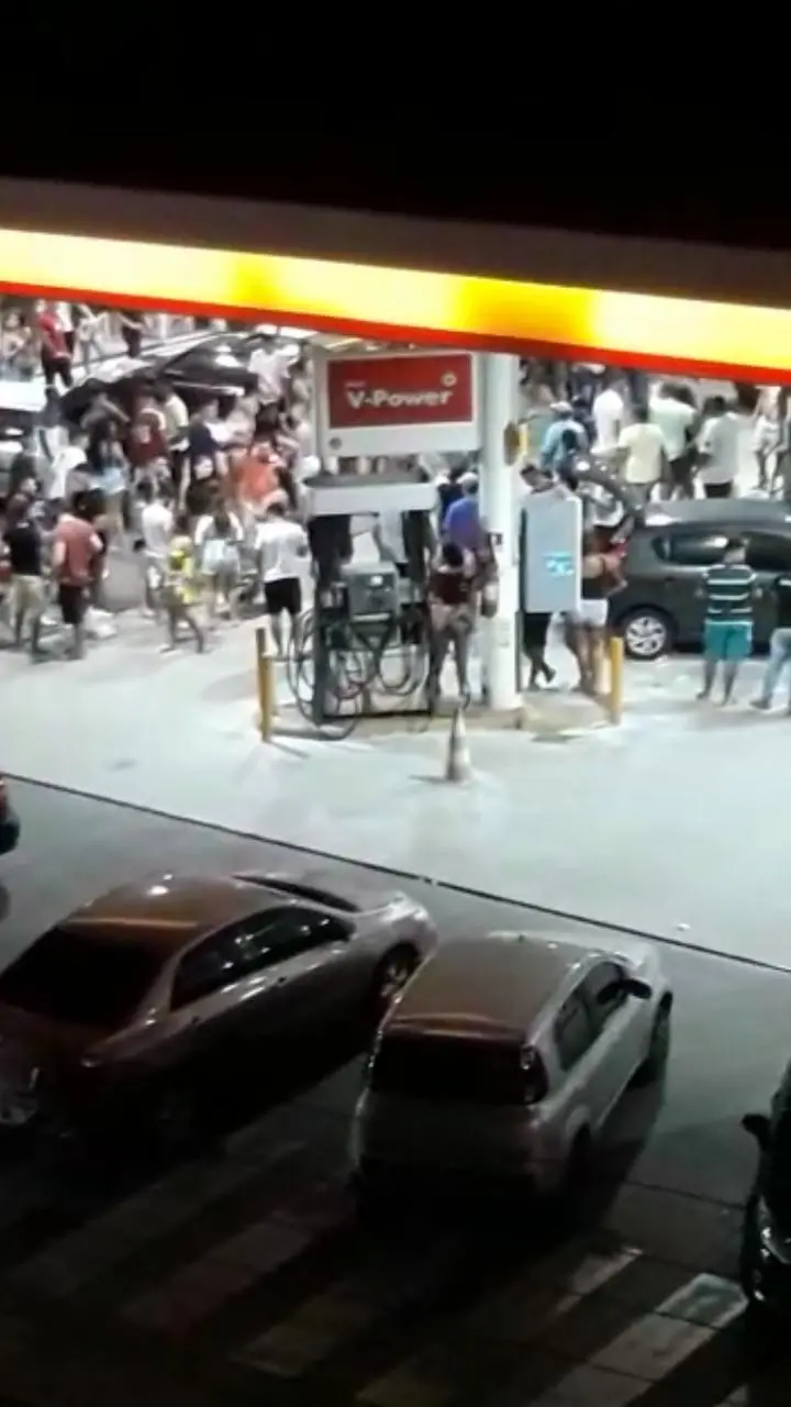 Esta é uma imagem de uma festa em um Posto de Gasolina no bairro cajazeiras