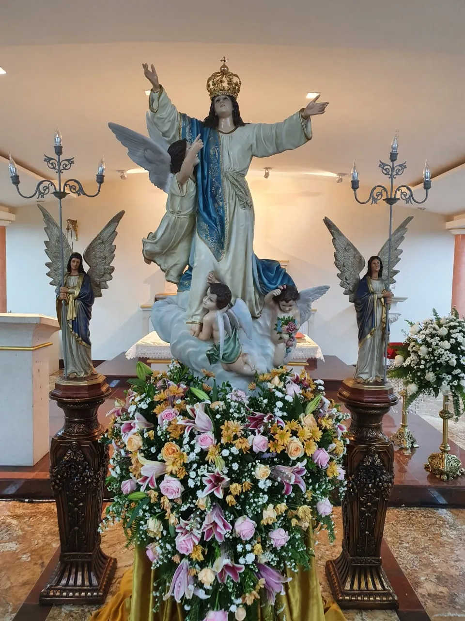 Imagem coroada de Nossa Senhora da Assunção
