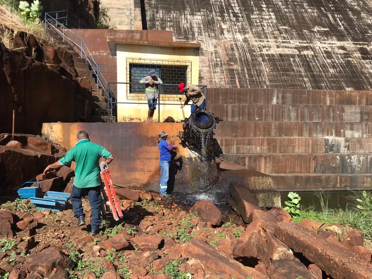 A válvula precisou passar por reparos em julho, após cinco anos dispersar água.