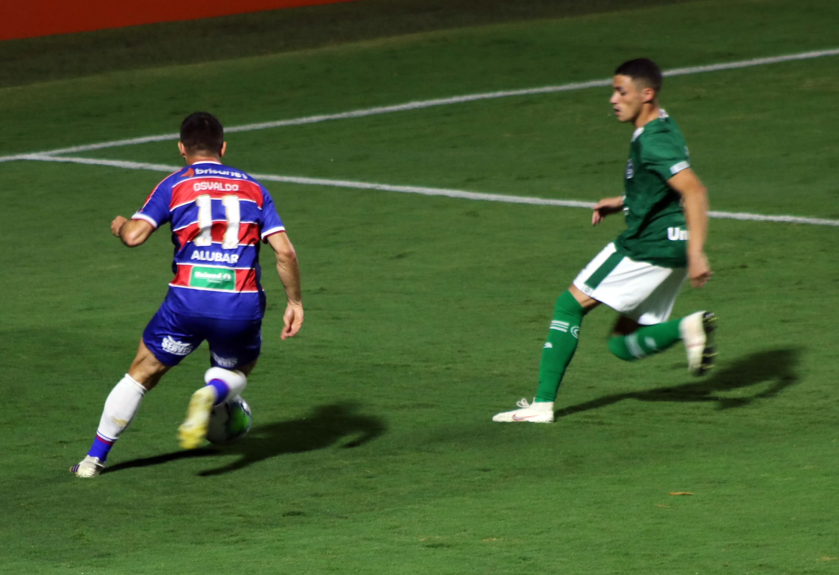 Jogada de Osvaldo pela linha de fundo novamente funcionou e ajudou o Fortaleza no primeiro gol