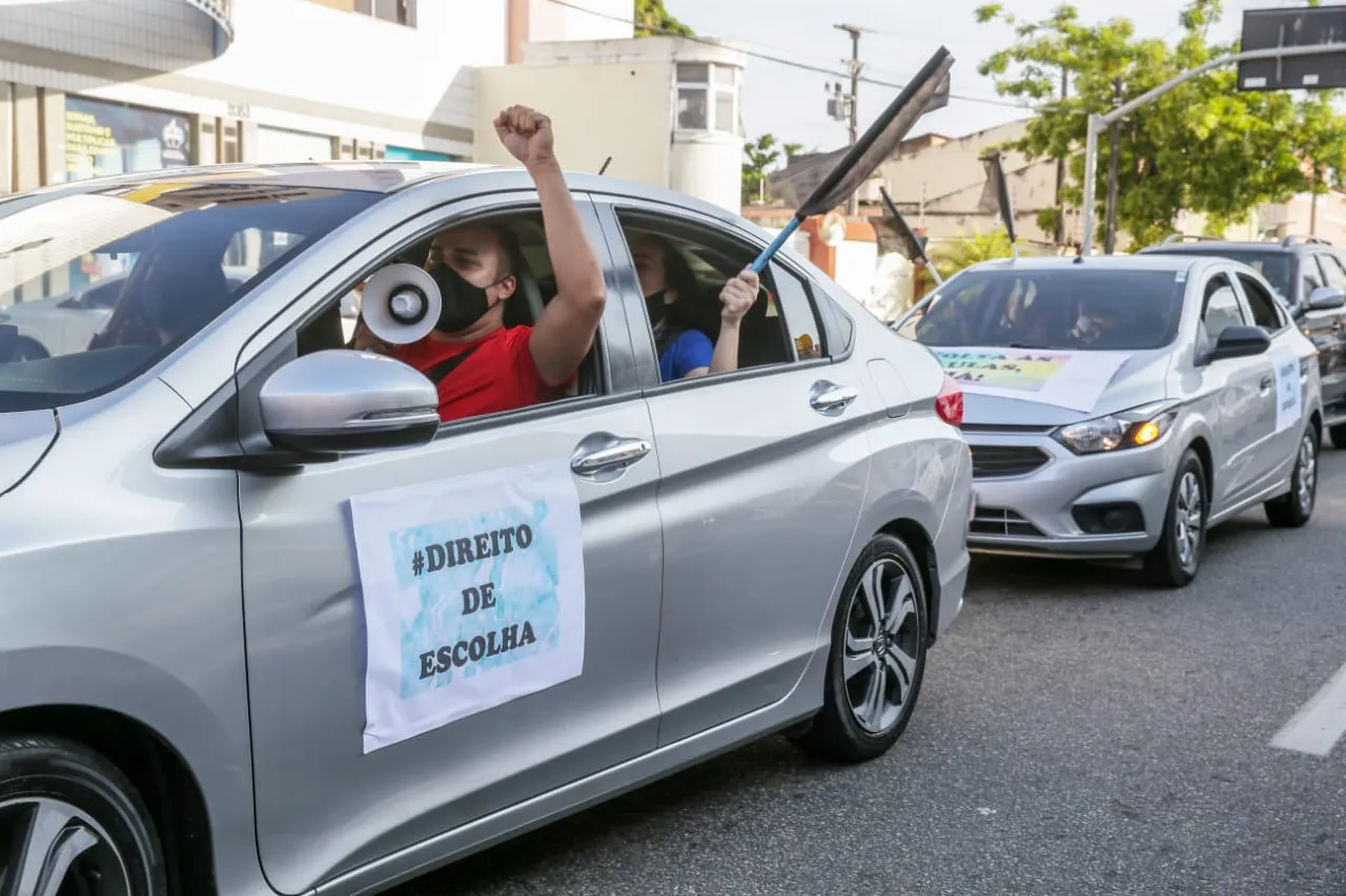 Carreata pelo retorno às aulas presenciais em Fortaleza