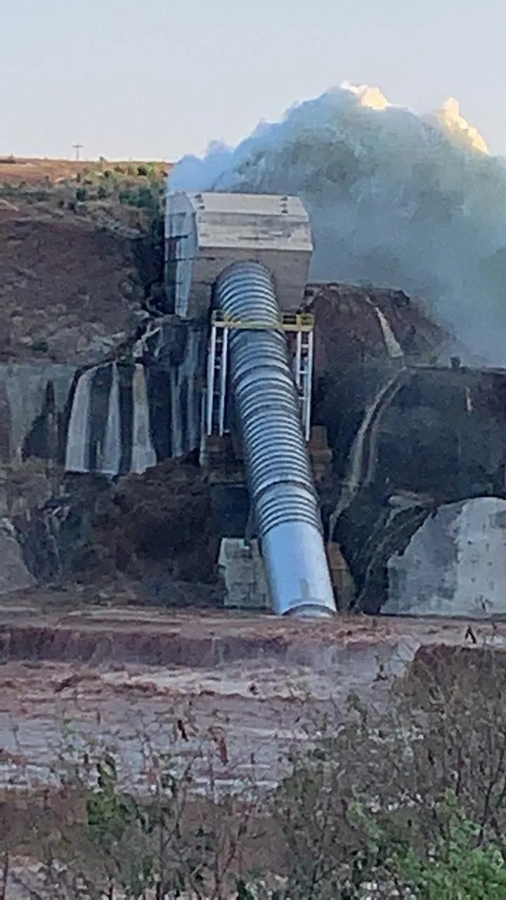 Tubulação de barragem do Jati se rompe