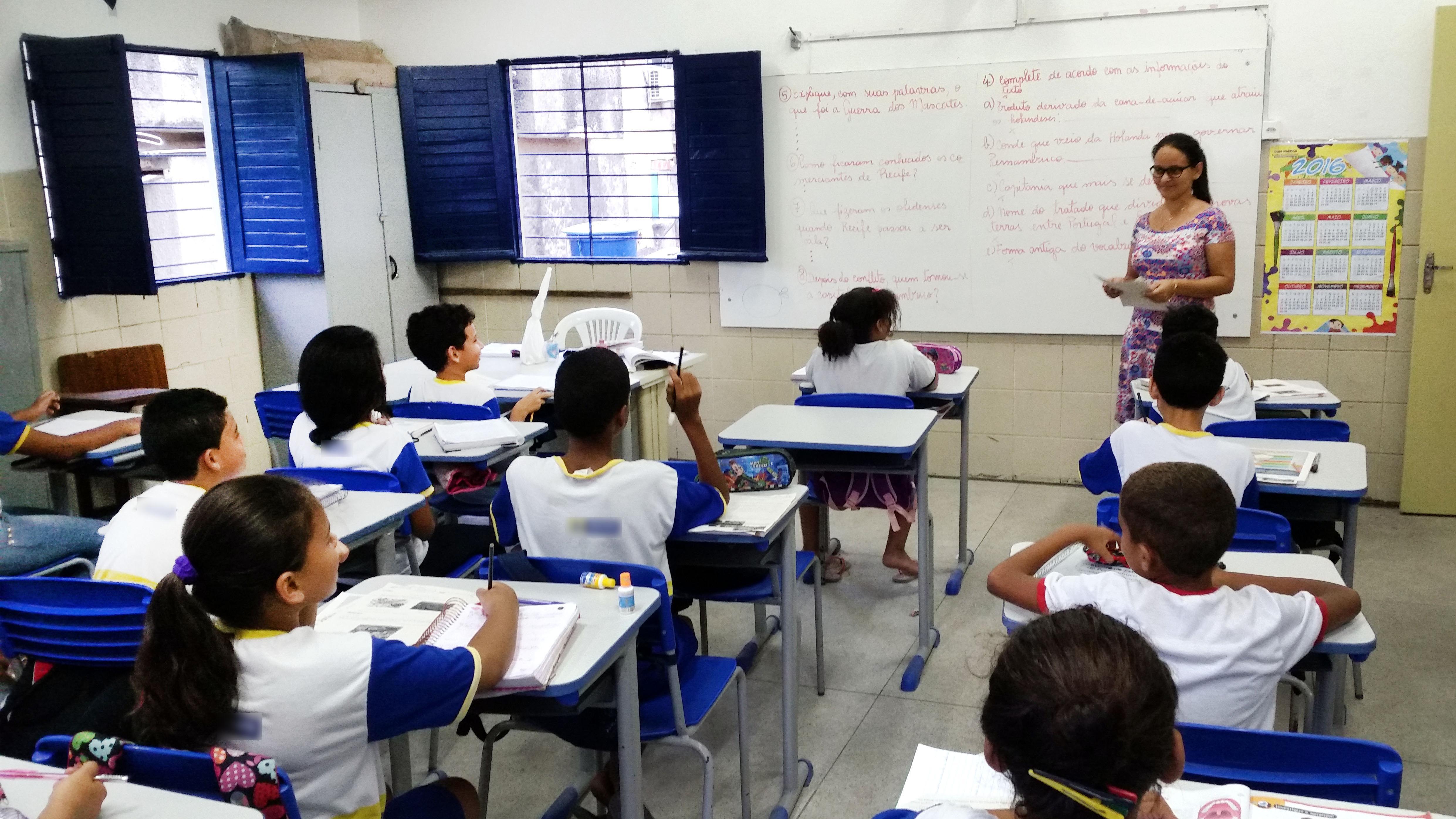 Redes públicas de ensino têm até 40% dos professores no grupo de risco -  EducaLab - Diário do Nordeste