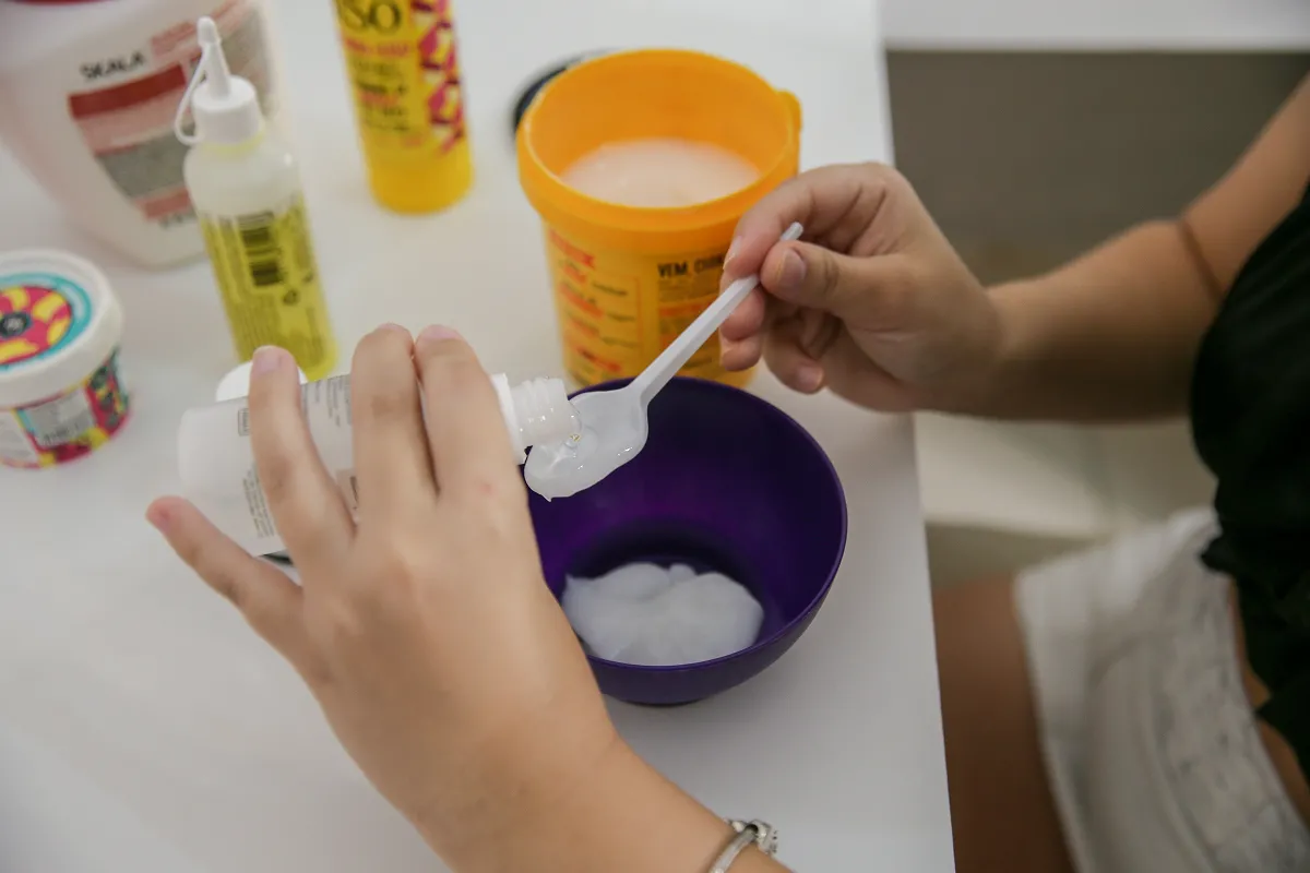 Além da hidratação, nutrição, reconstrução e umectação, há quem seja adepto à prática de misturar produtos “in natura” para potencializar a ação das máscaras de tratamento