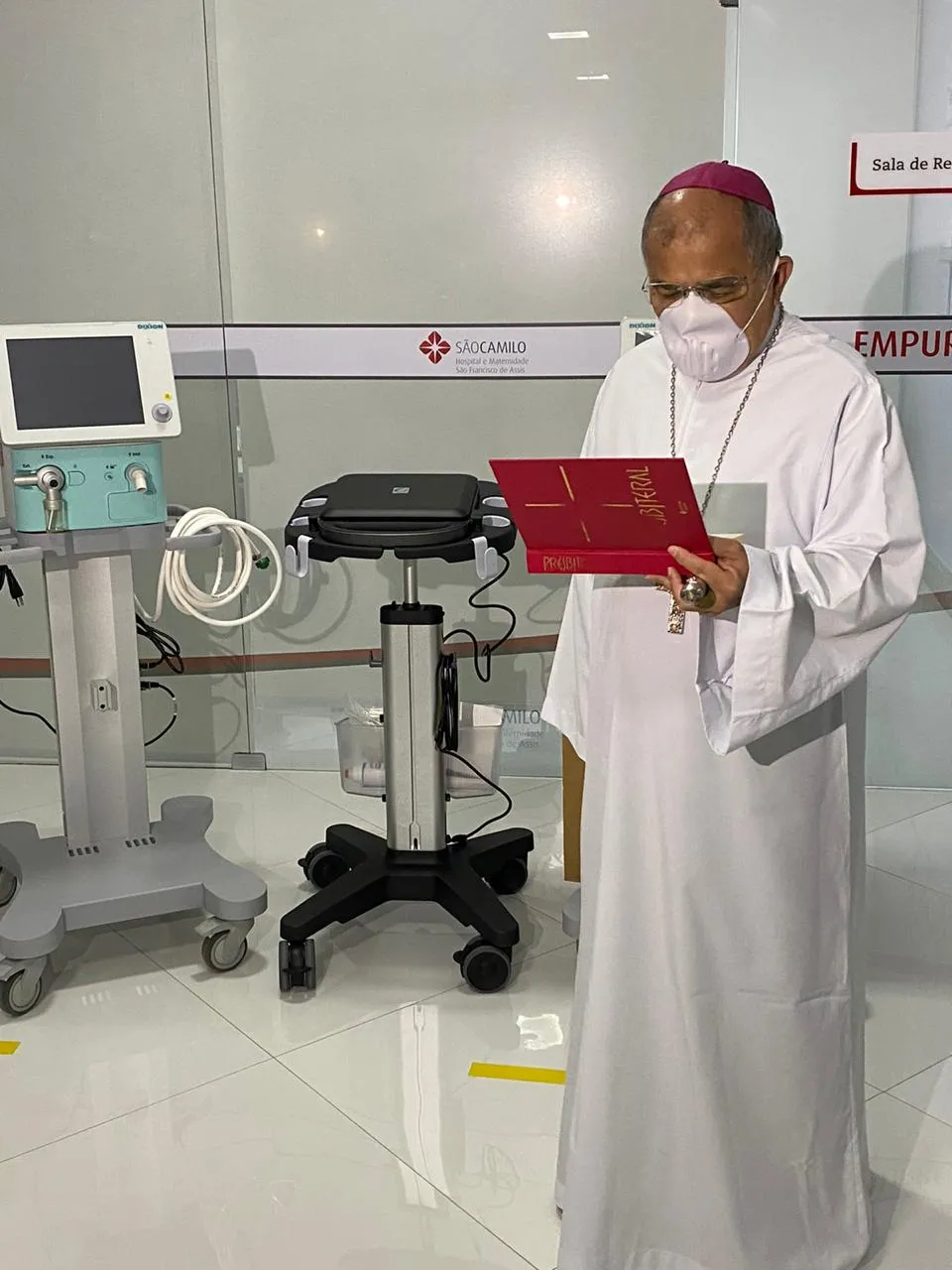 Hospital São Camilo recebeu respiradores doados pelo Papa Francisco.