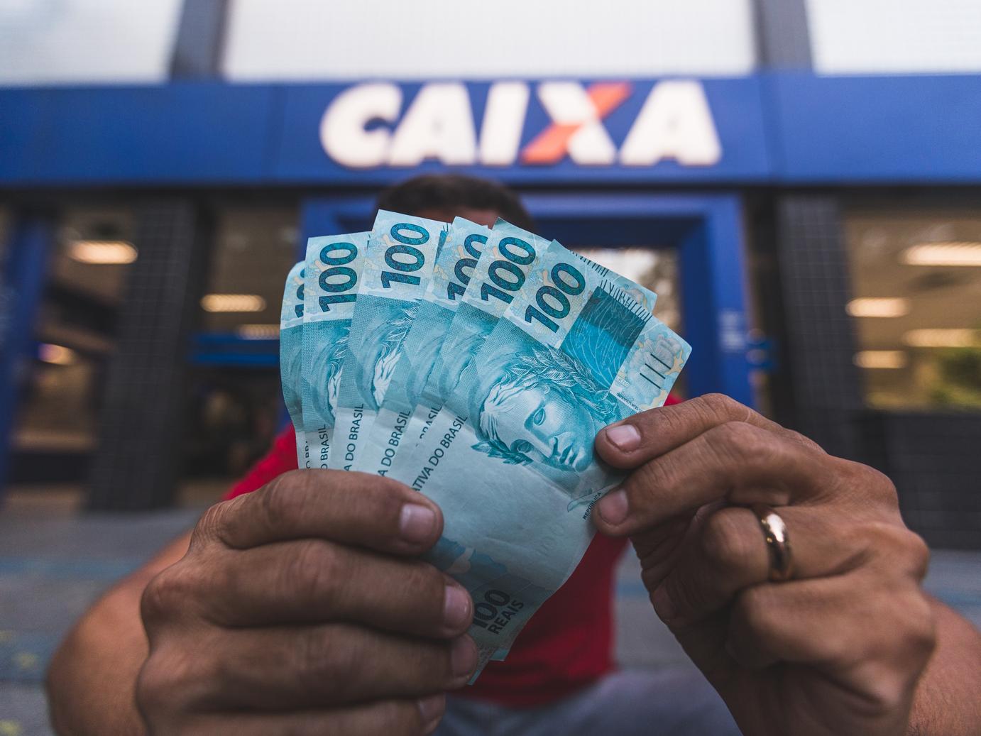 Projeto de lei em tramitação no Senado Federal pretende punir com perda de cargo servidor público que tentar acessar indevidamente o Auxílio Emergencial.