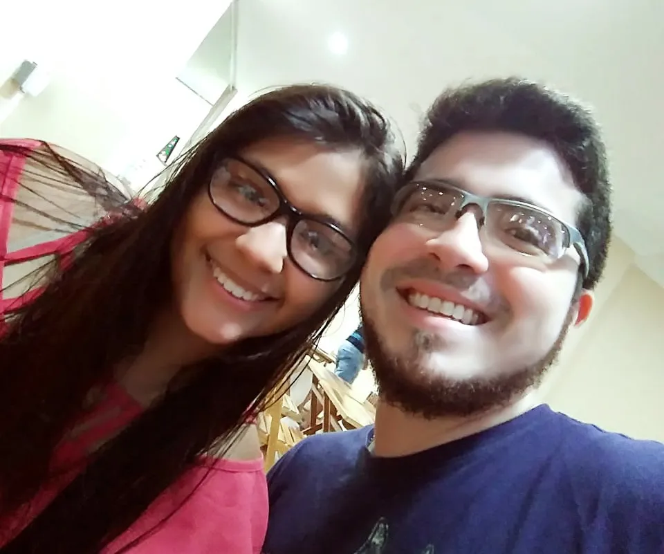 Durante o desenvolvimento das próteses, Lessanio contou com a parceria de sua esposa Lauryanne Maria Monteiro, 25, responsável por financiar parte dos equipamentos