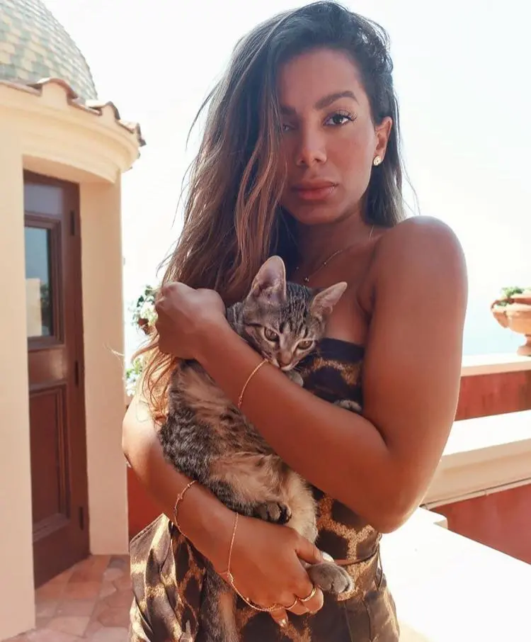 Esta é uma imagem de Anitta