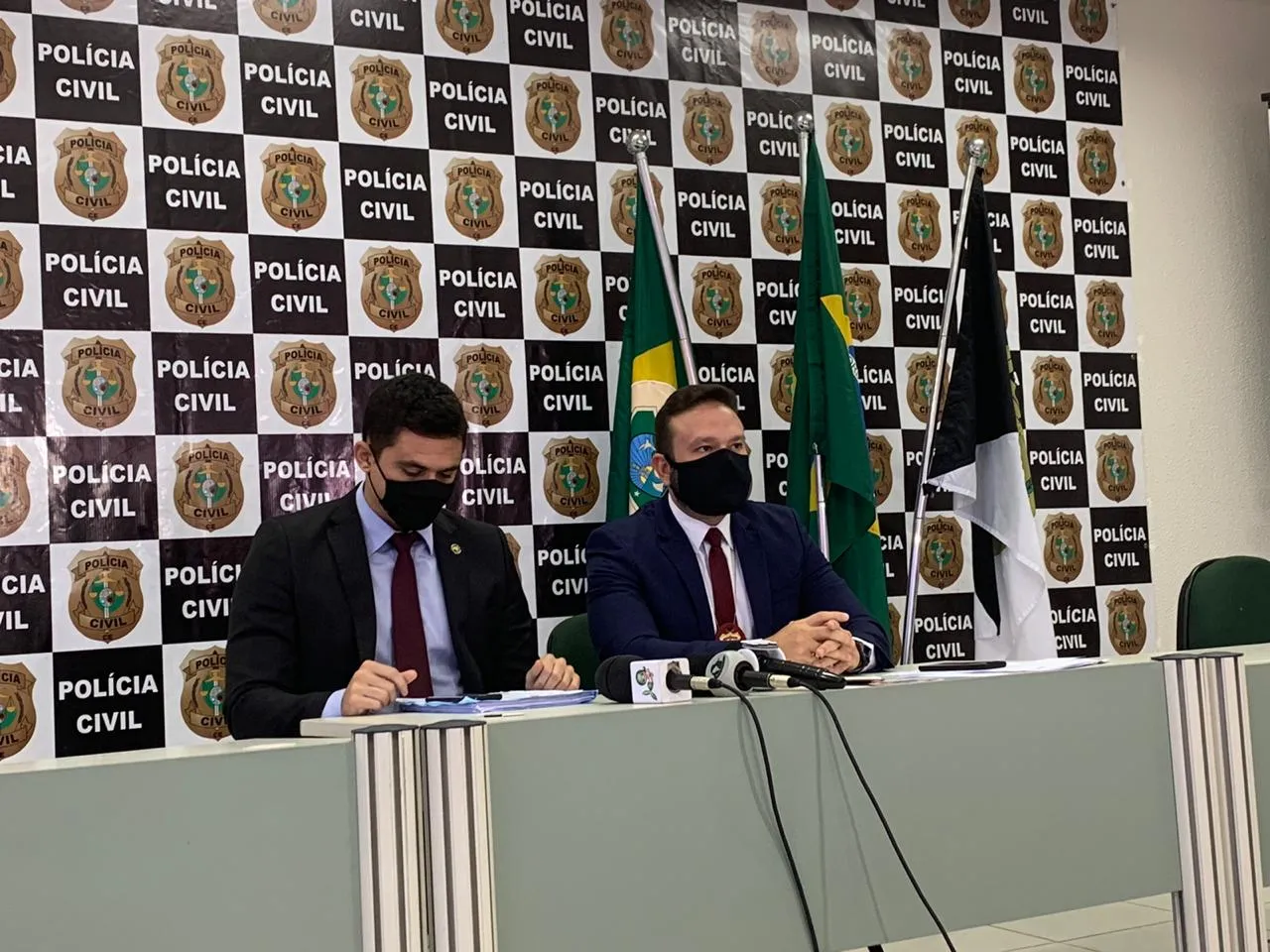 Os delegados Leonardo Barreto e Paulo Renato comandaram as investigações do triplo homicídio