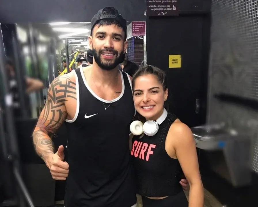 Cantor tirou foto com fãs em academia