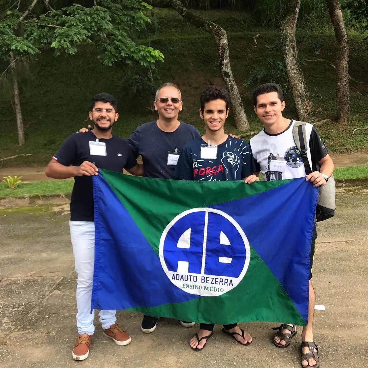 Bismark (ao centro) contou com o apoio de professores e amigos.