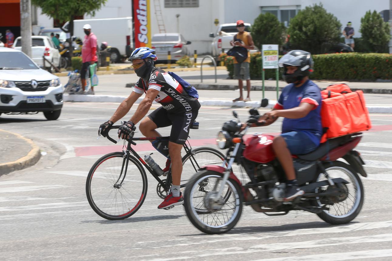 Motociclistas que ultrapassarem ciclistas em velocidade incompatível com a segurança no trânsito podem ser multados.